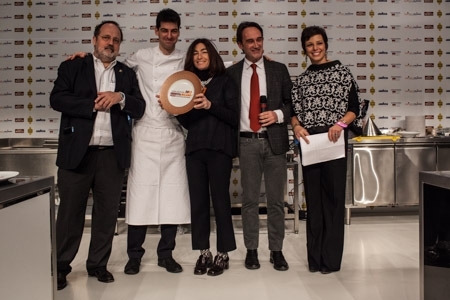 Premio Creatività in cucina a Massimiliano Alajmo, chef e patron delle Calandre a Rubano (Padova), premiato da Piero Gabrieli e Chiara Quaglia di Molino Quaglia. Con loro, Paolo Marchi e Francesca Barberini.