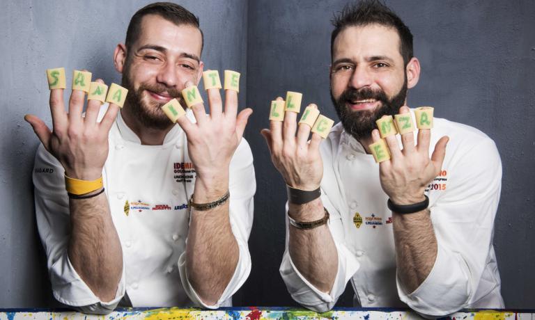 Christian and Manuel: the two Costardi brothers for many years now have been the chefs of the Hotel Cinzia in Vercelli, a family business since four generations. They are obviously very familiar with rice, too. However, this year they were invited on stage at Identità di Pasta, during the Congress held in February in Milan. They also recently decided to put in their menu a Spaghettone with tomato and basil, which has a lot to share with one of their famous rice dishes (photo credit Brambilla/Serrani)