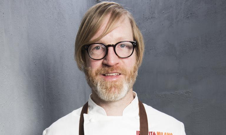 39-year-old Canadian chef Daniel Burns of restaurant Luksus at Thorst, a bistro seating 26 people included in a beer bar in Greenpoint, Brooklyn, New York, one Michelin star without having a single wine in the list. Why beer?, he explained during his lesson at Identità Milano, why not? (photo credits Brambilla/Serrani)
