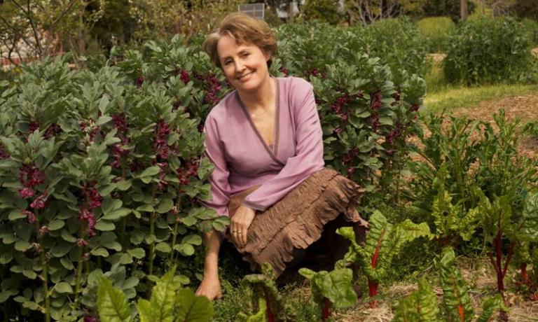 Alice Waters is one of the most important and influential people in American gastronomy. With her restaurant Chez Panisse, opened in 1971 in Berkeley, she gave life to a style later called California cuisine. She’s also the vice president of Slow Food International and has always been a very active supporter of organic farming and sustainable food
