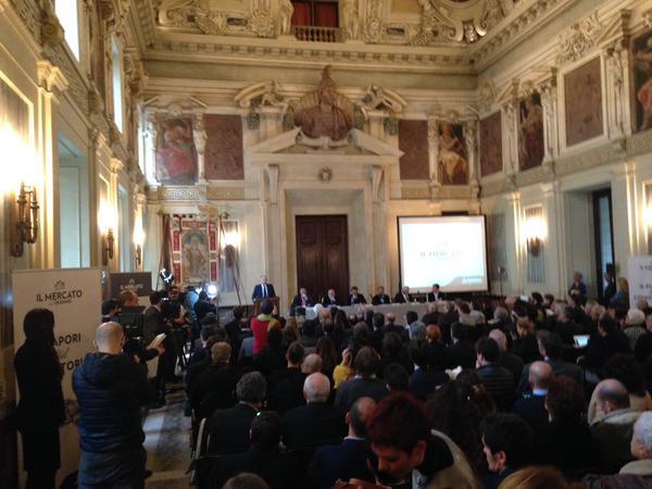 Sala Alessi was packed with people this morning for the presentation of Il Mercato del Duomo, an ambitious project starting on April 30th, one day before the Expo. It is signed by Autogrill in collaboration with the Università di scienze gastronomiche in Pollenzo and Niko Romito Formazione. 5K square metres over 4 floors, a cathedral dedicated to food culture. This morning, among others, Niko Romito, Marco Bolasco, Gilberto Benetton, Carlo Petrini and the mayor of Milan Pisapia spoke about it