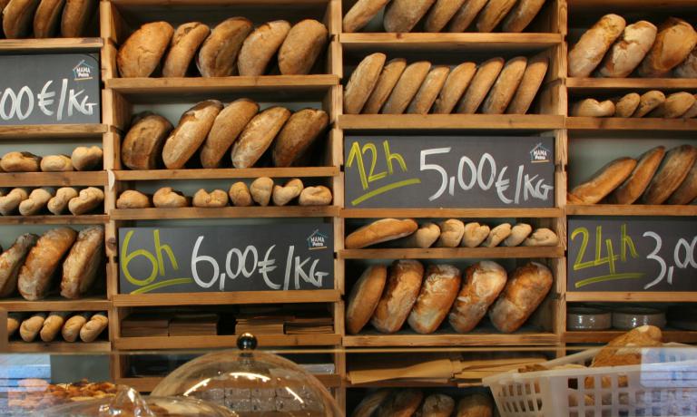 The morning of Monday 7th at Identità Milano will feature bread and panettone. Here’s the programme in detail. Please note that in the sponsors’ square, Molino Quaglia has planned a space where light will be shed on the role of bread and its derivative and substitute products. Chefs, pizza-chefs and pastry-chefs will participate. There will be Forno di Mamapetra, where Roberta Pezzella will knead and bake bread live, in different shapes and flavours